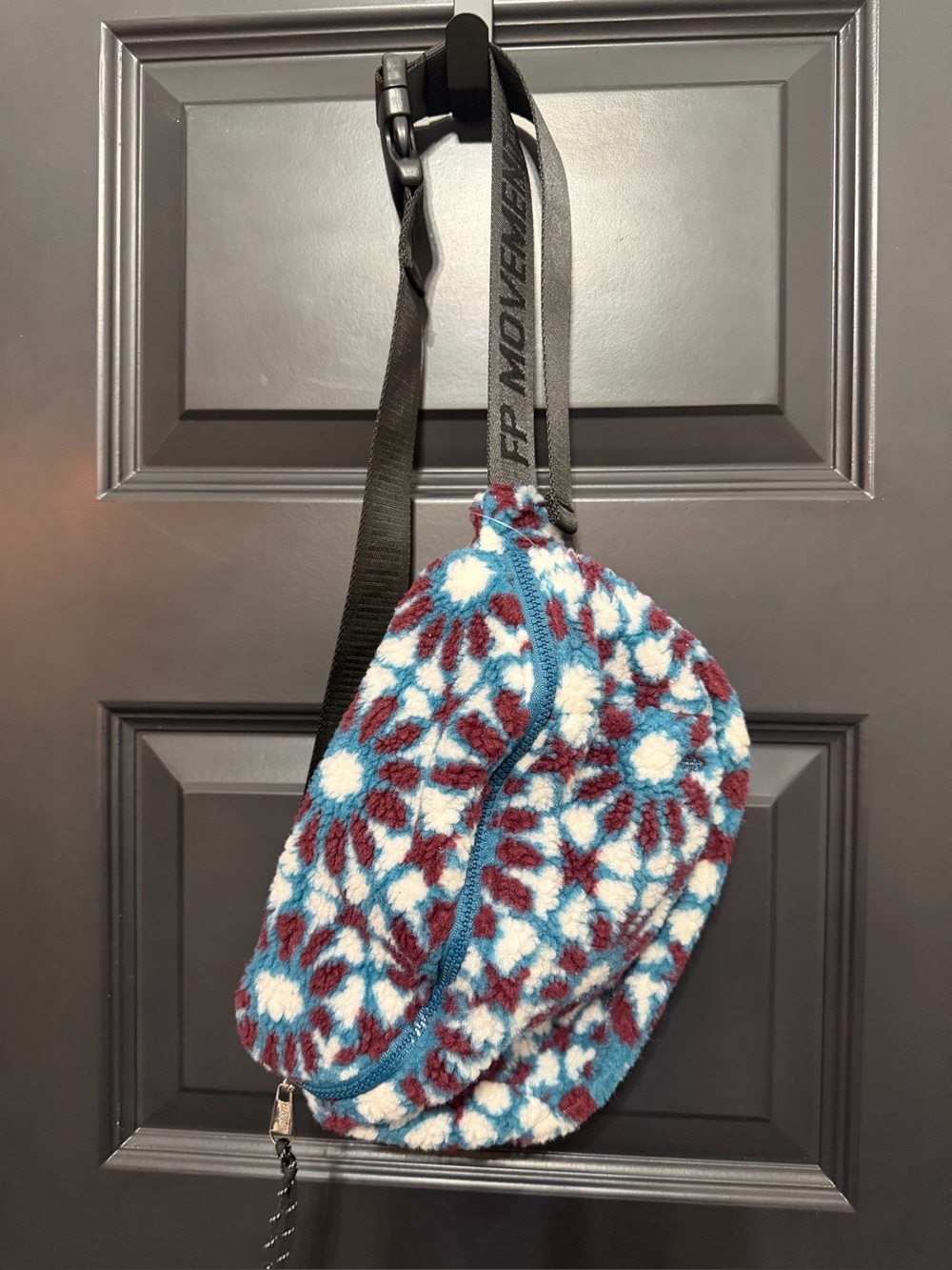 NWOT Free People, Printed Sherpa Sling Bag - Picture 2 of 6